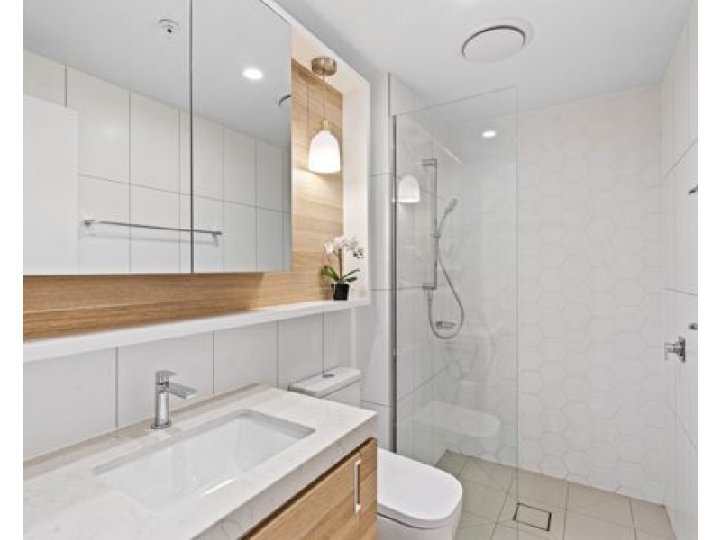 402/17 Deshon Street, Woolloongabba QLD 4102