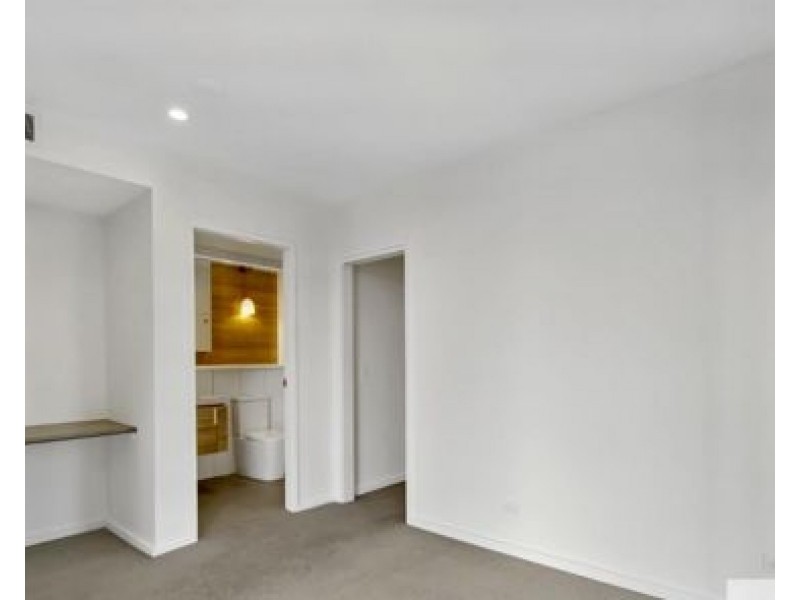 402/17 Deshon Street, Woolloongabba QLD 4102