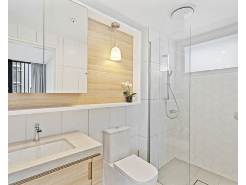 402/17 Deshon Street, Woolloongabba QLD 4102