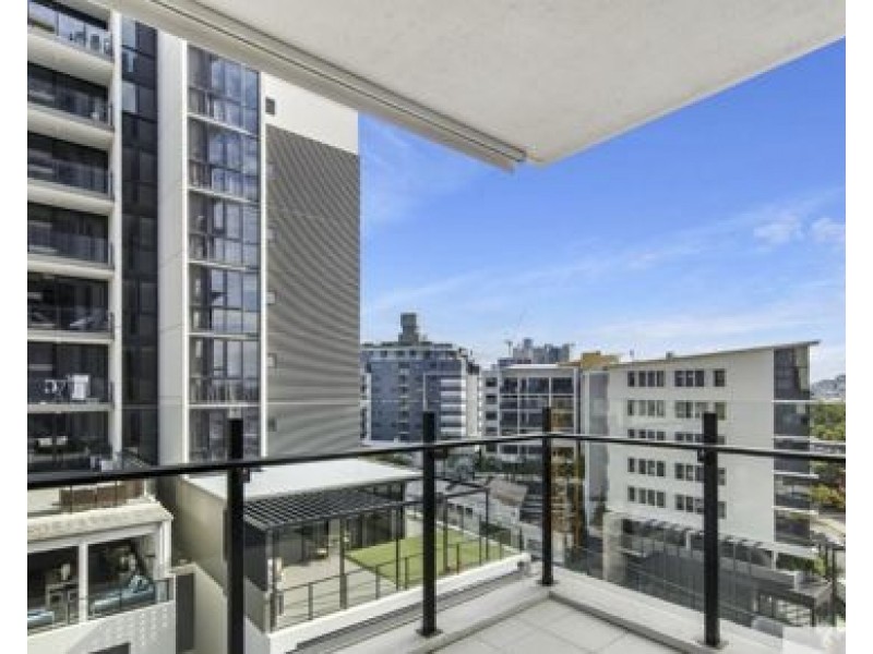 402/17 Deshon Street, Woolloongabba QLD 4102