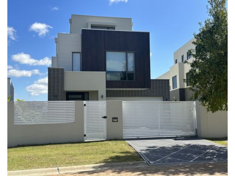 8812 The Point Circuit, Hope Island QLD 4212