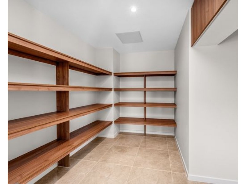 8812 The Point Circuit, Hope Island QLD 4212