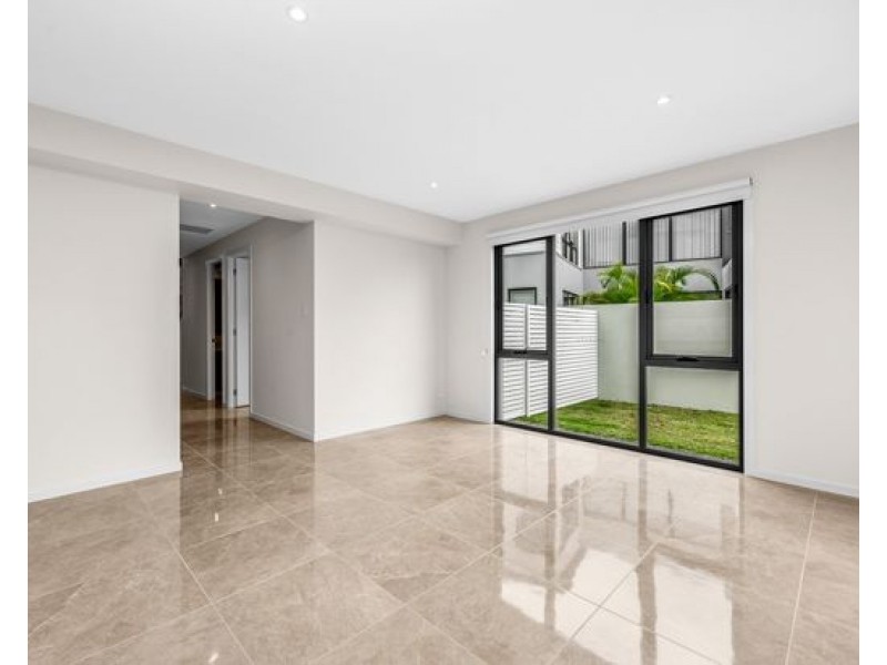 8812 The Point Circuit, Hope Island QLD 4212