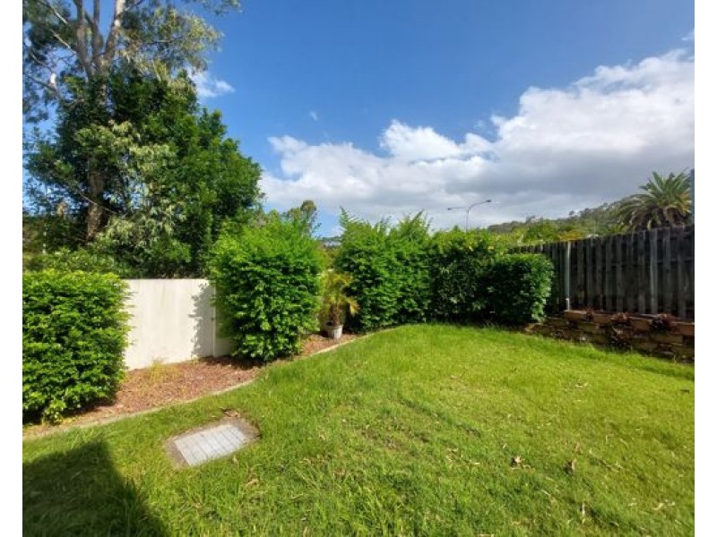 6/2 Studio Drive, Pacific Pines QLD 4211