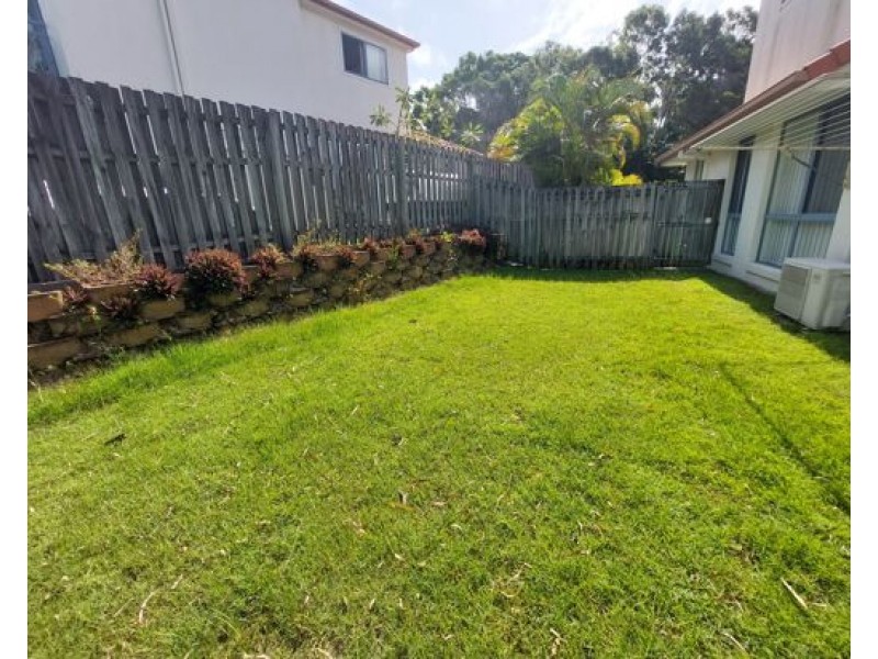 6/2 Studio Drive, Pacific Pines QLD 4211