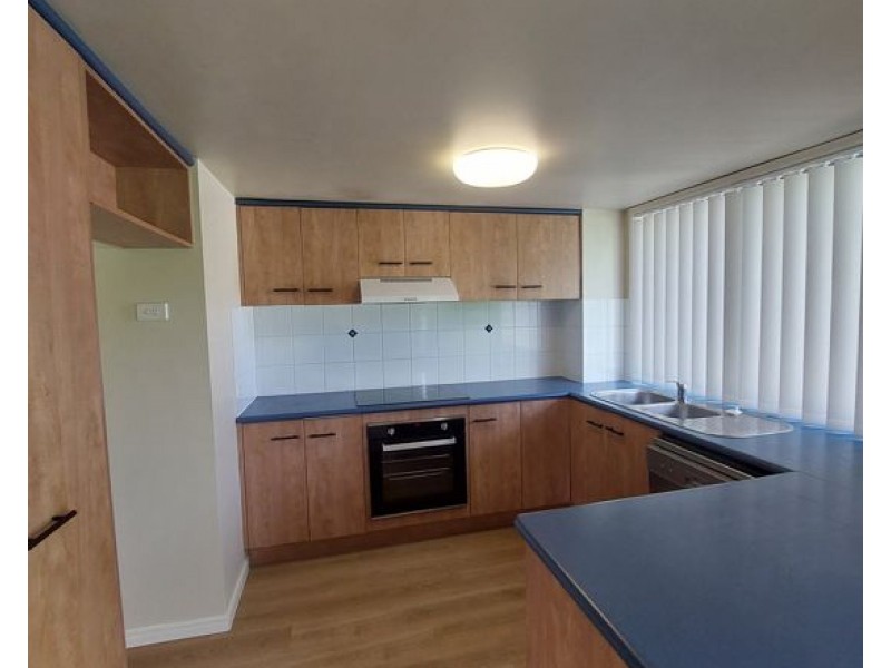 6/2 Studio Drive, Pacific Pines QLD 4211