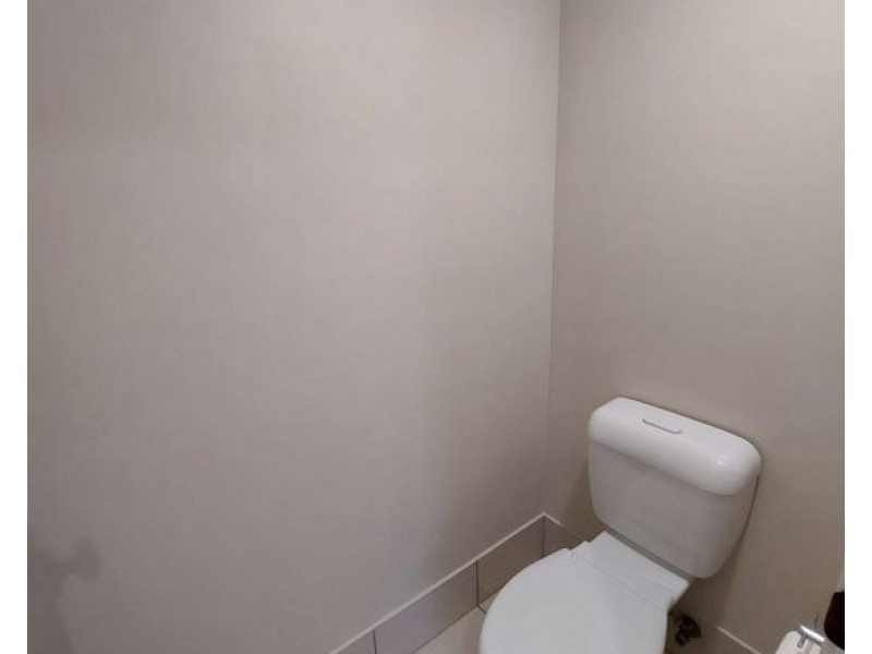 6/2 Studio Drive, Pacific Pines QLD 4211