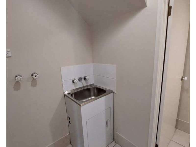 6/2 Studio Drive, Pacific Pines QLD 4211