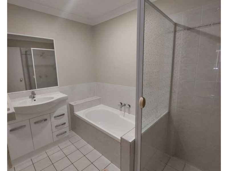 6/2 Studio Drive, Pacific Pines QLD 4211