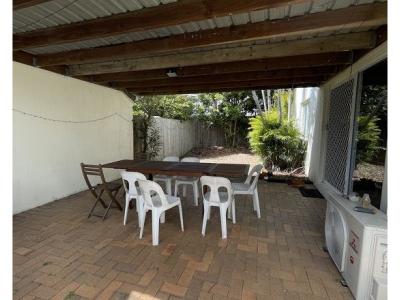 Unit 5 14 Kensington Pl, Birkdale QLD 4159