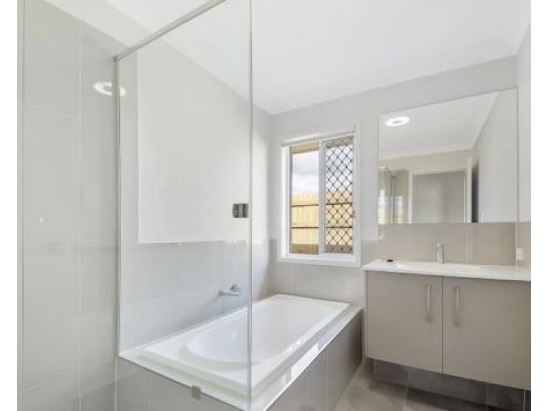 10 Kandra Close, Pallara QLD 4110