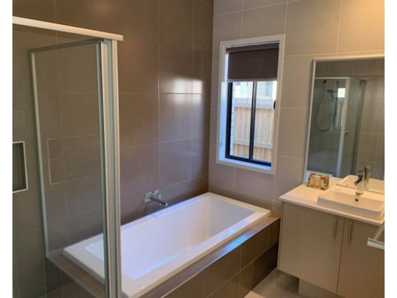 42 Verday Cres, Pallara QLD 4110