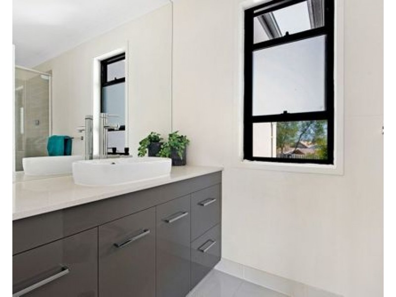 2 Bourton Rd, Merrimac QLD 4226