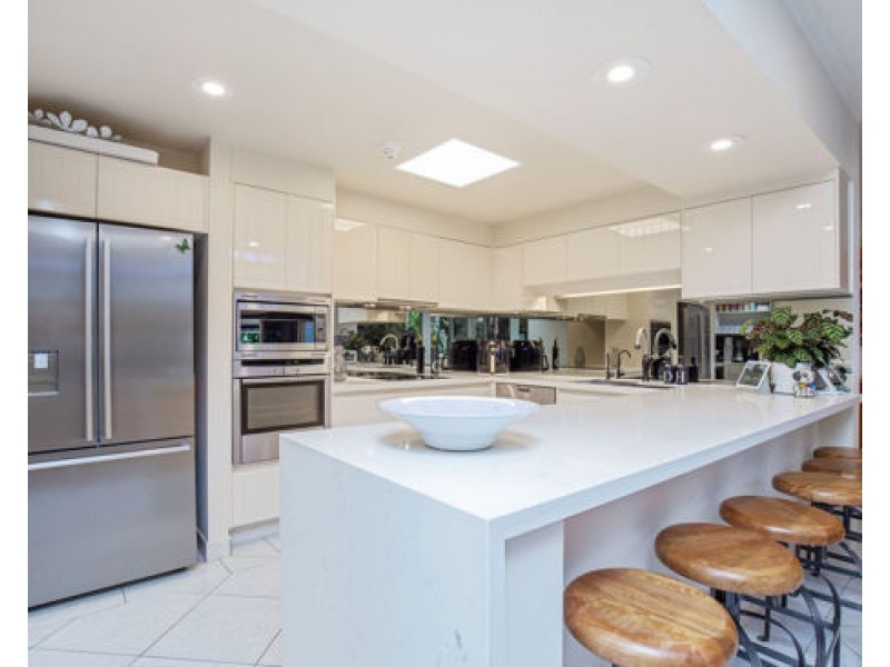 4/125 Santa Cruz Blvd , Clear island waters, Clear Island Waters QLD 4226