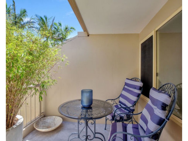 4/125 Santa Cruz Blvd , Clear island waters, Clear Island Waters QLD 4226