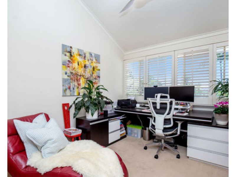 4/125 Santa Cruz Blvd , Clear island waters, Clear Island Waters QLD 4226