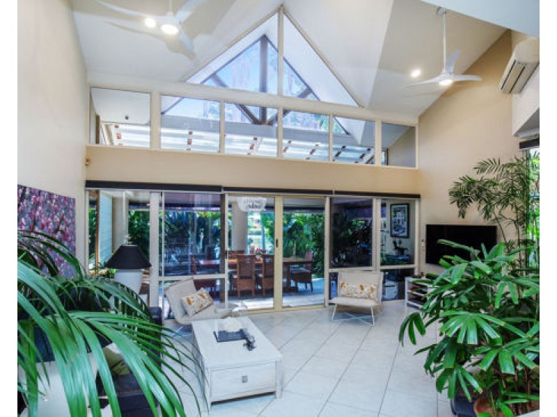 4/125 Santa Cruz Blvd , Clear island waters, Clear Island Waters QLD 4226