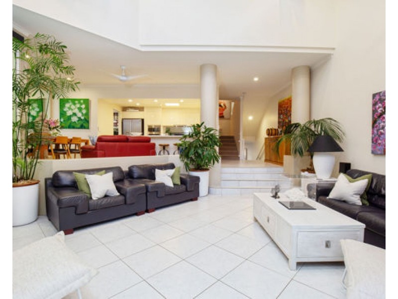 4/125 Santa Cruz Blvd , Clear island waters, Clear Island Waters QLD 4226