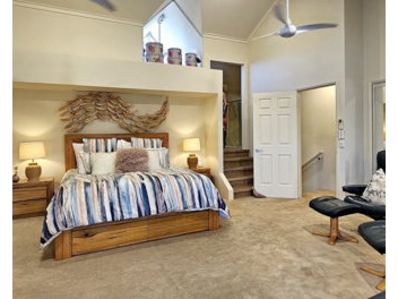 4/125 Santa Cruz Blvd , Clear island waters, Clear Island Waters QLD 4226