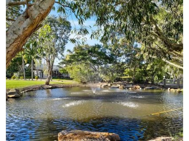 4/125 Santa Cruz Blvd , Clear island waters, Clear Island Waters QLD 4226