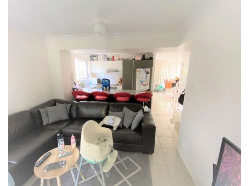27/1 McAuley Parade, Pacific Pines QLD 4211
