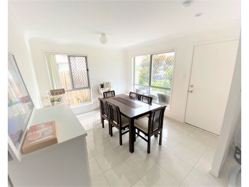 27/1 McAuley Parade, Pacific Pines QLD 4211