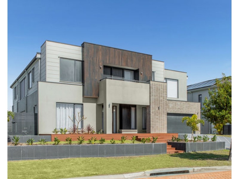 8822 The Point Circuit, Hope Island QLD 4212