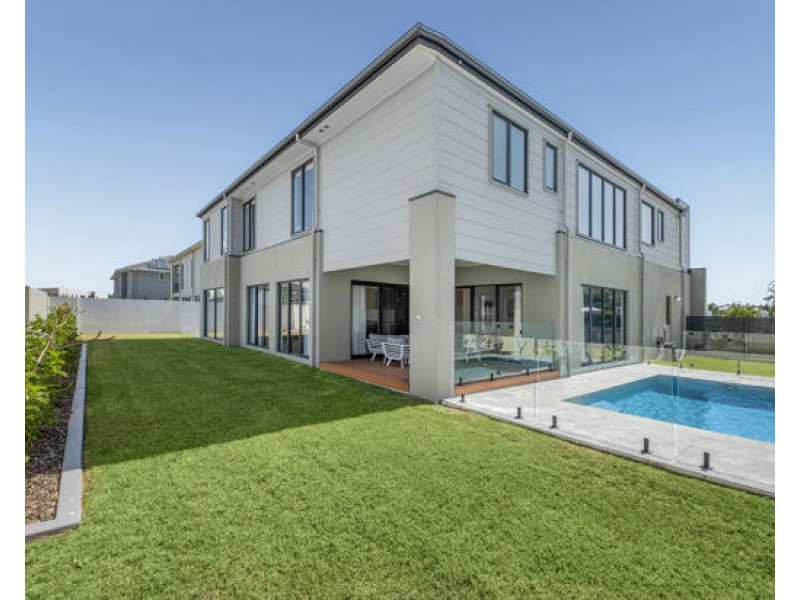 8822 The Point Circuit, Hope Island QLD 4212