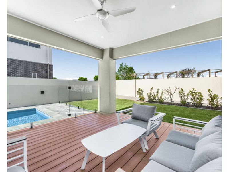 8822 The Point Circuit, Hope Island QLD 4212