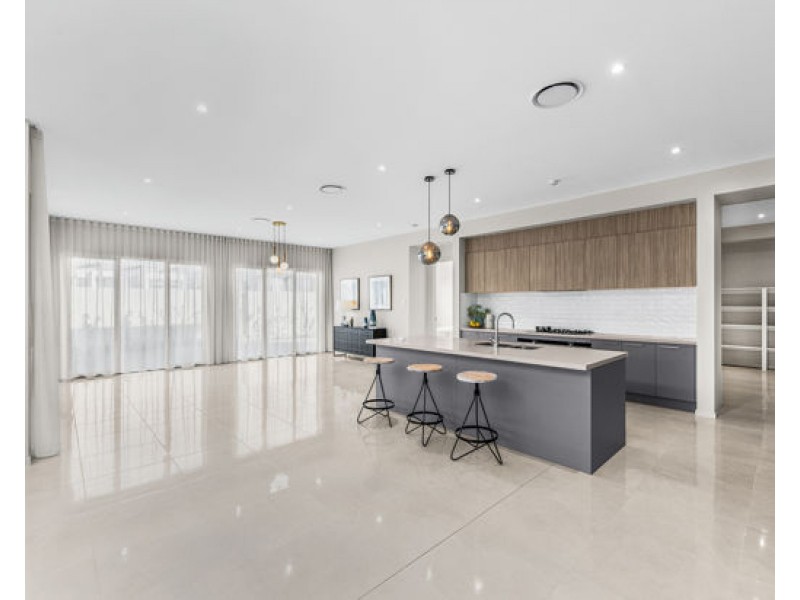 8822 The Point Circuit, Hope Island QLD 4212