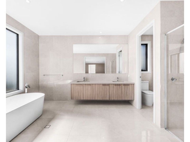 8822 The Point Circuit, Hope Island QLD 4212