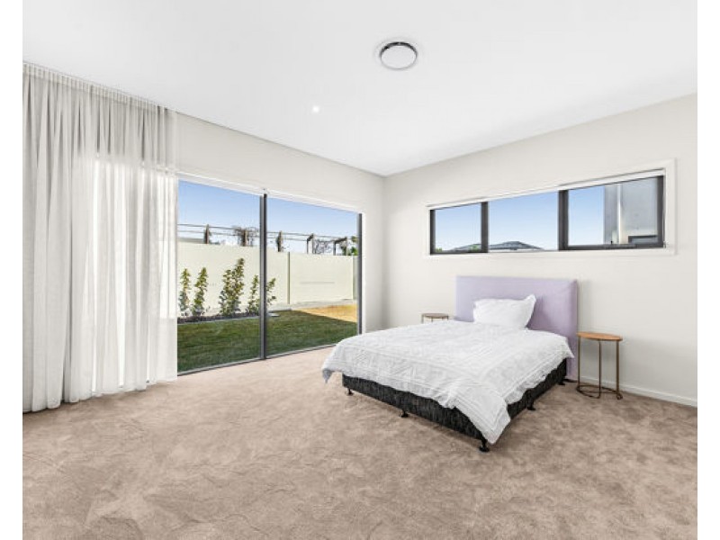 8822 The Point Circuit, Hope Island QLD 4212