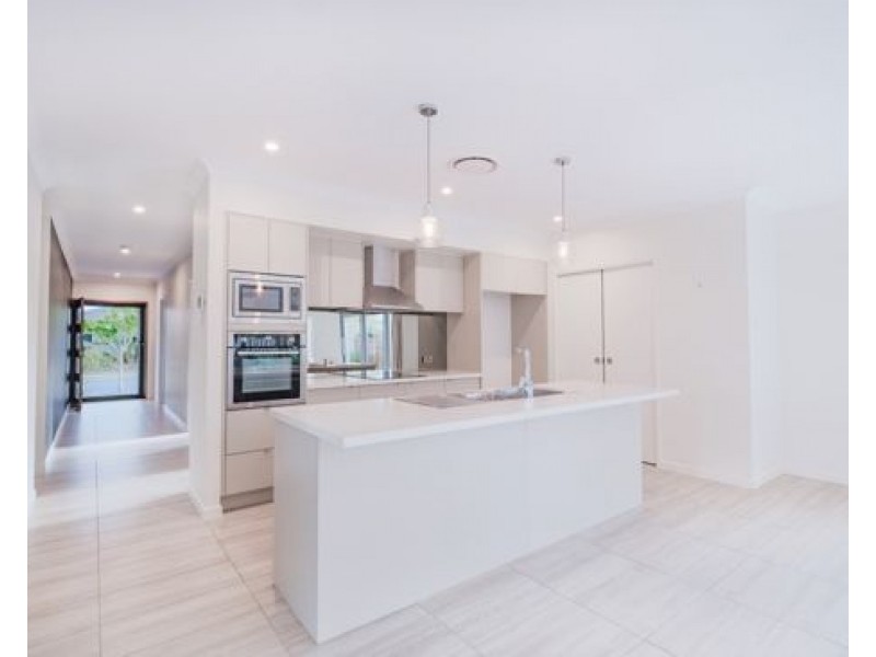 14 Belconnen Drive, Pimpama QLD 4209