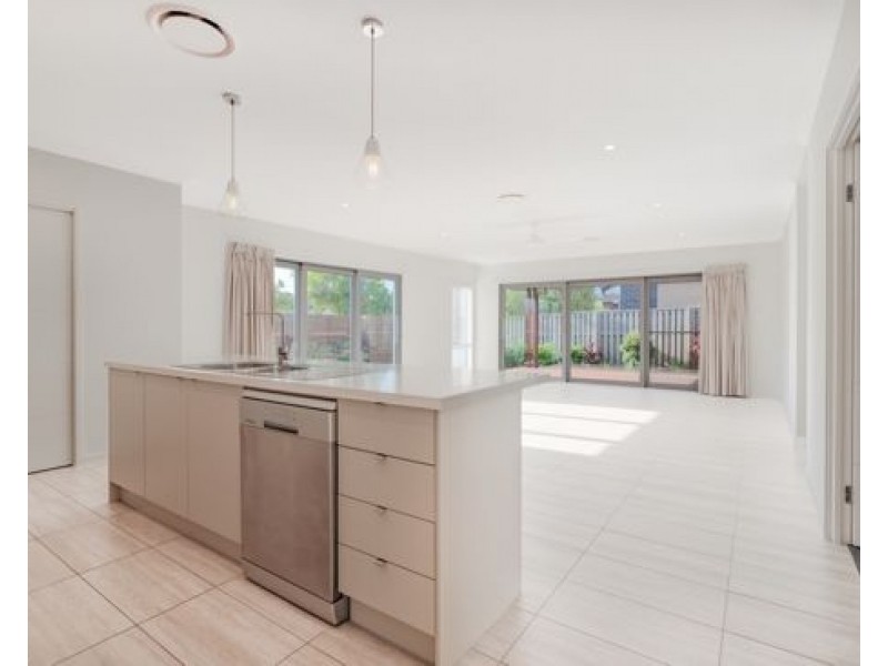 14 Belconnen Drive, Pimpama QLD 4209