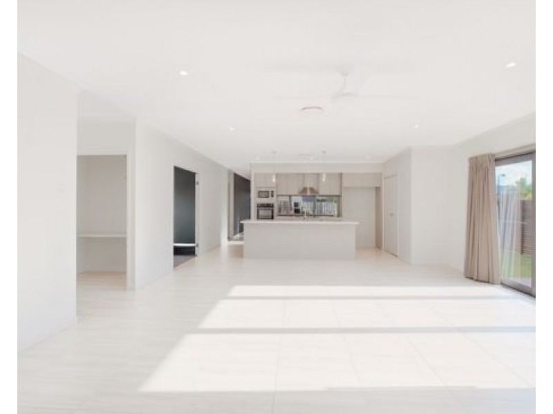 14 Belconnen Drive, Pimpama QLD 4209