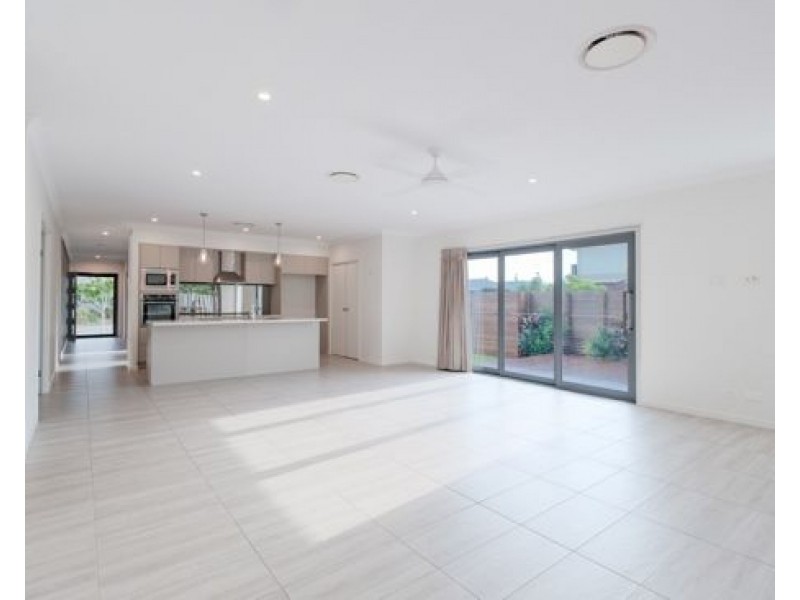 14 Belconnen Drive, Pimpama QLD 4209