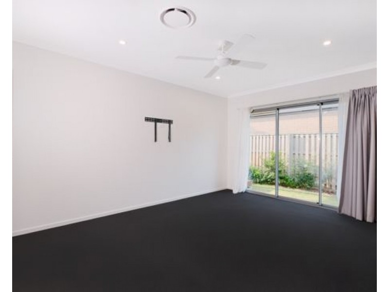 14 Belconnen Drive, Pimpama QLD 4209