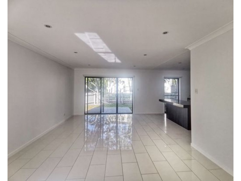 102 North Hill Drive Robina, Robina QLD 4226