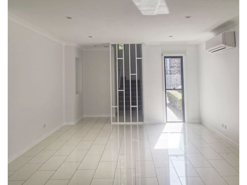 102 North Hill Drive Robina, Robina QLD 4226