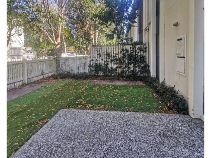 102 North Hill Drive Robina, Robina QLD 4226