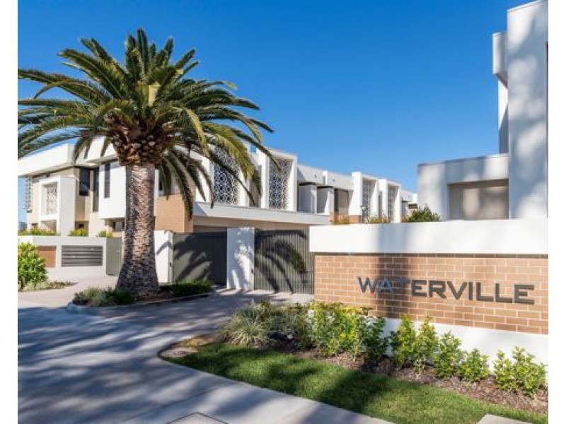 8/37 Sickle Avenue, Hope Island QLD 4212