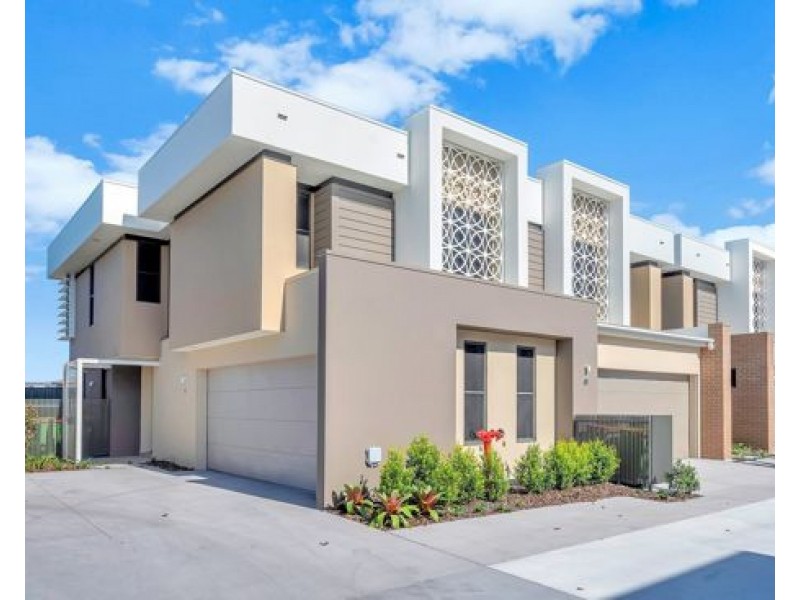 8/37 Sickle Avenue, Hope Island QLD 4212