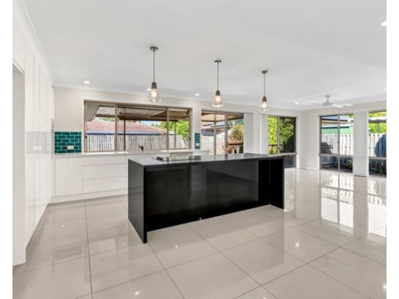 1 Galapagos Way, Pacific Pines QLD 4211