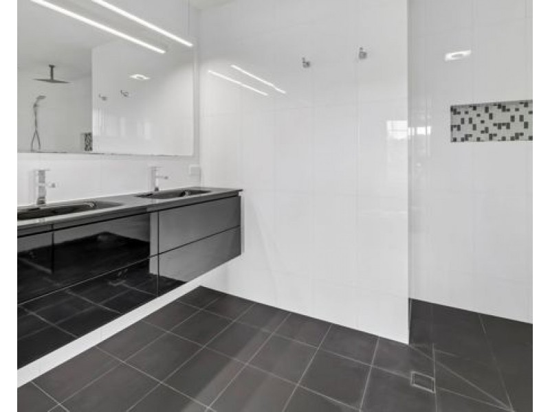 1 Galapagos Way, Pacific Pines QLD 4211