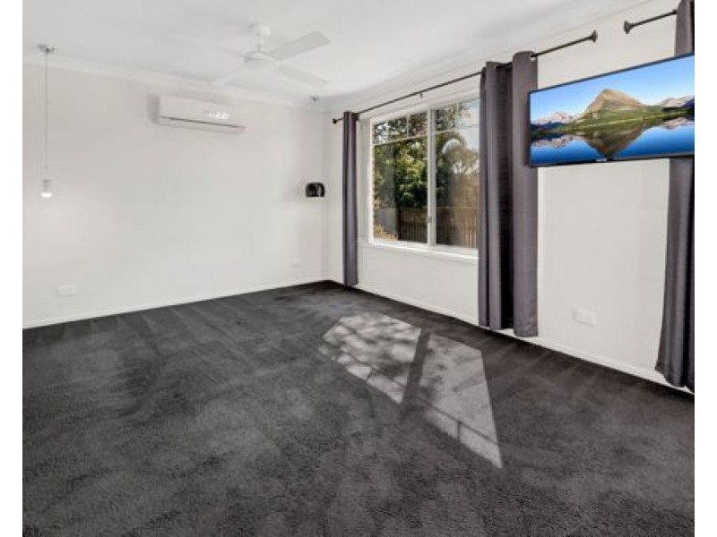 1 Galapagos Way, Pacific Pines QLD 4211
