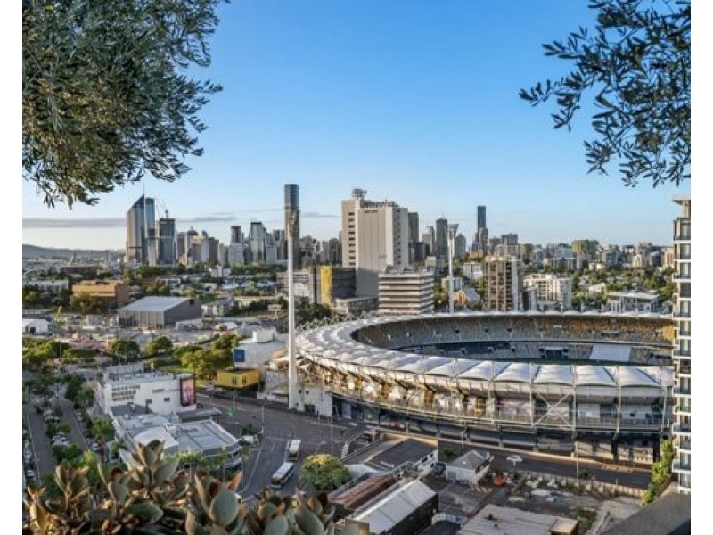 611/62 Logan Road, Woolloongabba QLD 4102