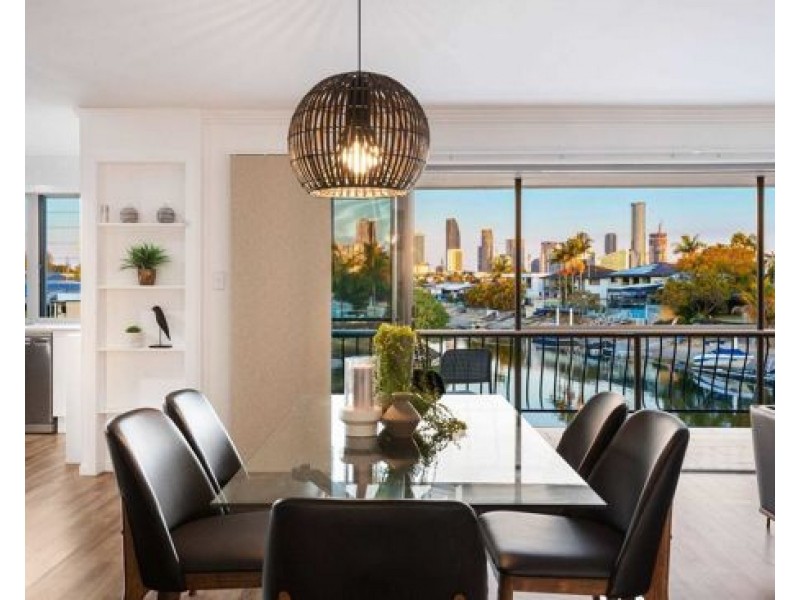 16 Monte Vista Court, Broadbeach Waters QLD 4218