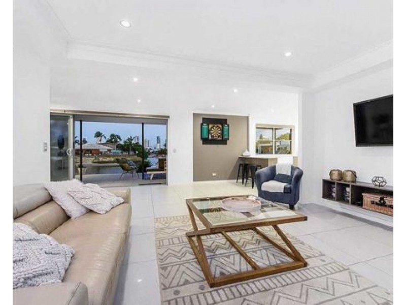 16 Monte Vista Court, Broadbeach Waters QLD 4218