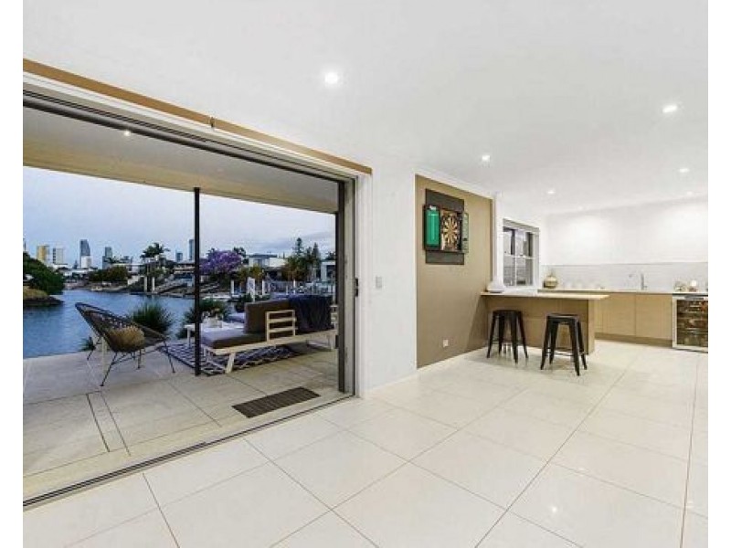 16 Monte Vista Court, Broadbeach Waters QLD 4218