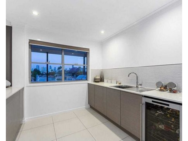 16 Monte Vista Court, Broadbeach Waters QLD 4218